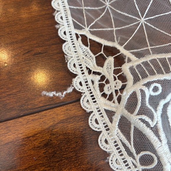 Wedding dress - Picture 4 of 10